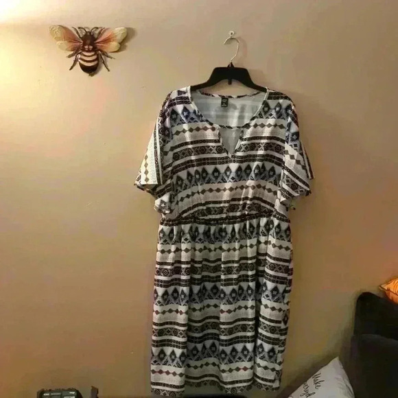 SHEIN Dresses & Skirts - Shein curve dress, size 3XL, multi color design